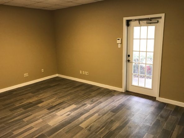 Walnut Bend Office Center: 320 S Walnut Bend Rd, Cordova, TN 38018